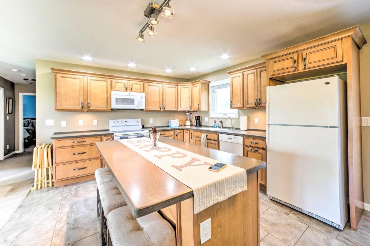Bloomington Family Home - Private Deck And Yard ภายนอก รูปภาพ