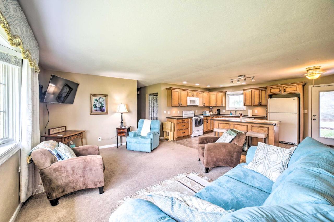 Bloomington Family Home - Private Deck And Yard ภายนอก รูปภาพ