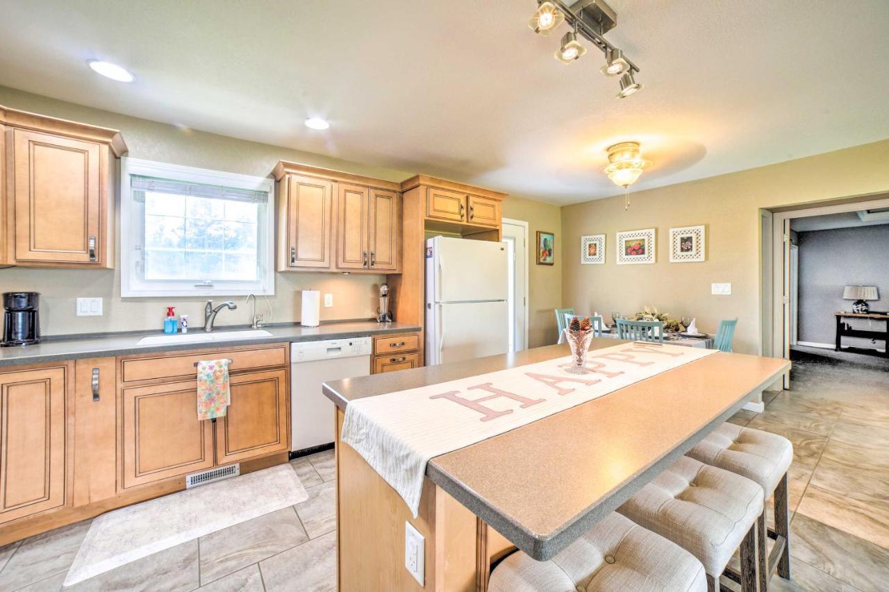 Bloomington Family Home - Private Deck And Yard ภายนอก รูปภาพ