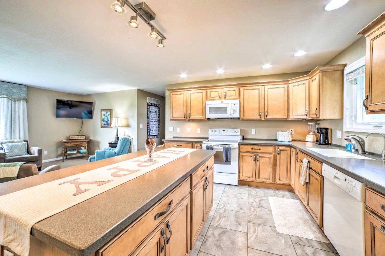 Bloomington Family Home - Private Deck And Yard ภายนอก รูปภาพ
